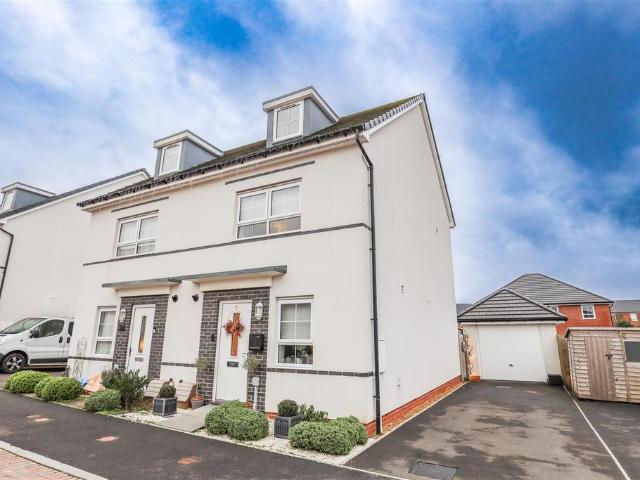 House for sale in Flemingston, Wales