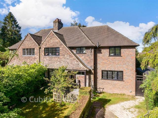 House for sale in Headley, Pachesham Park