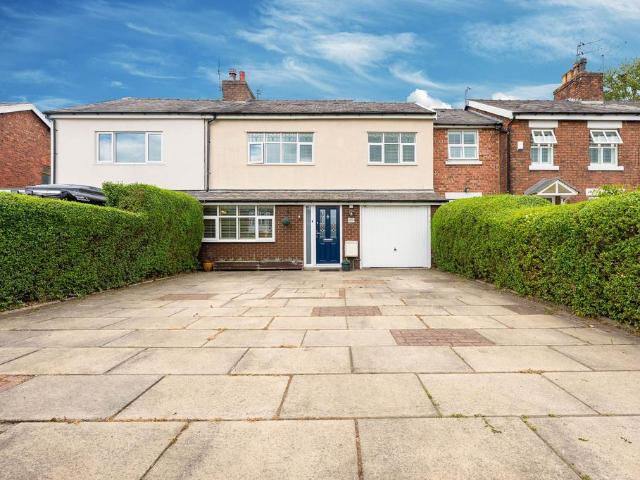 House for sale in Roby Mill, Lancashire