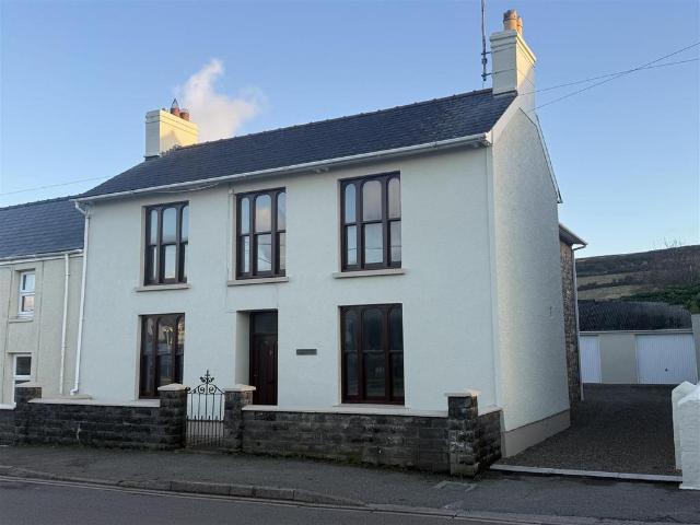 House for sale in Dinas Cross