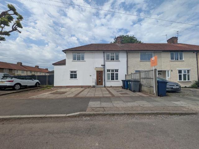 House for sale in Burnt Oak, Greater London