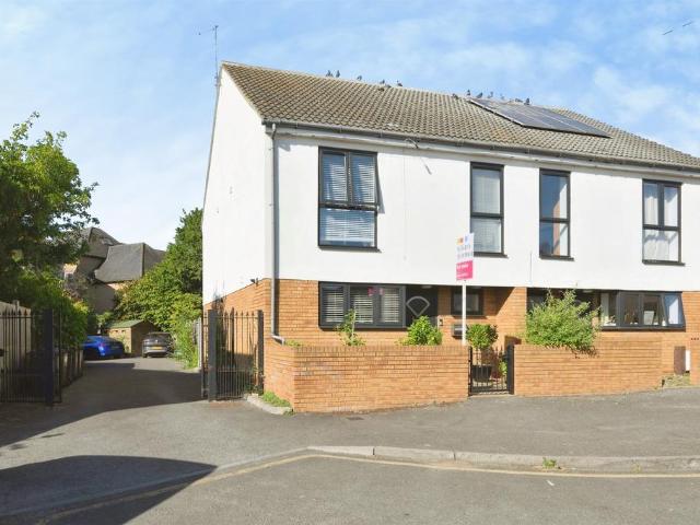 House for sale in Kings Hill, Colliers End