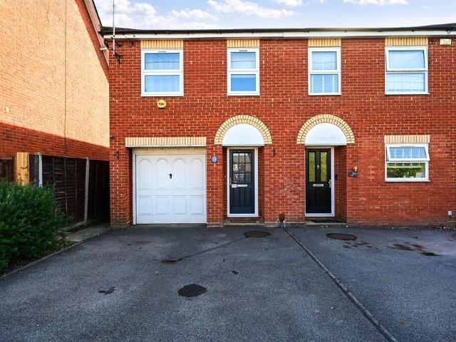 House for sale in College Town, Sandhurst