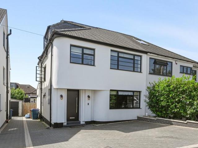 House for sale in Harrow Weald, Greater London