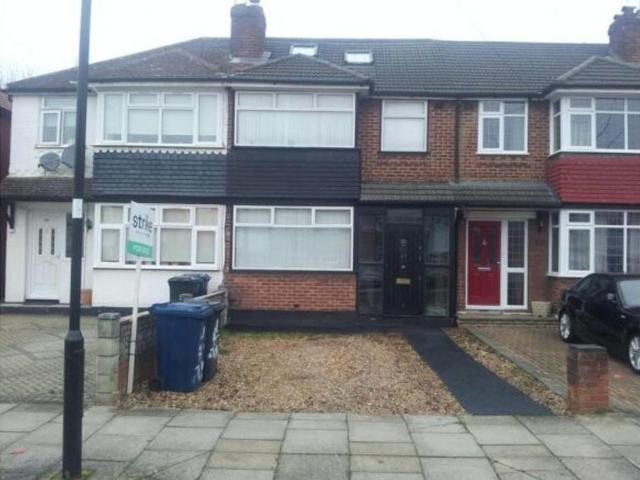 House for sale in London Borough of Ealing, Perivale