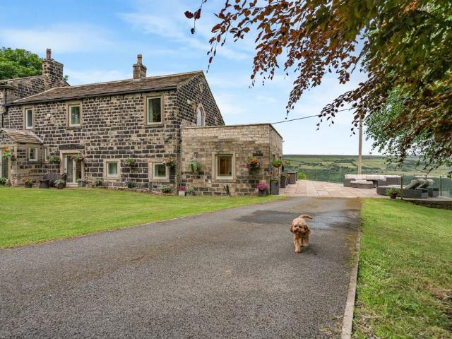 House for sale in Midgley, West Yorkshire