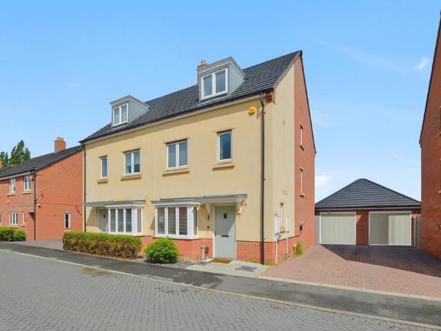 House for sale in Wexham Court, Slough