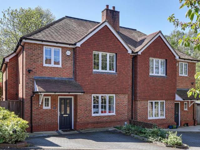 House for sale in London Borough of Croydon, Selsdon