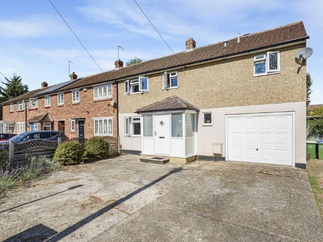 House for sale in Albany Park, Greater London