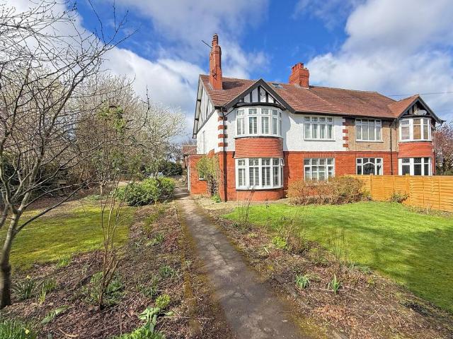 House for sale in Hookstone, Harrogate
