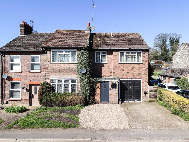 House for sale in Slip End, Bedfordshire
