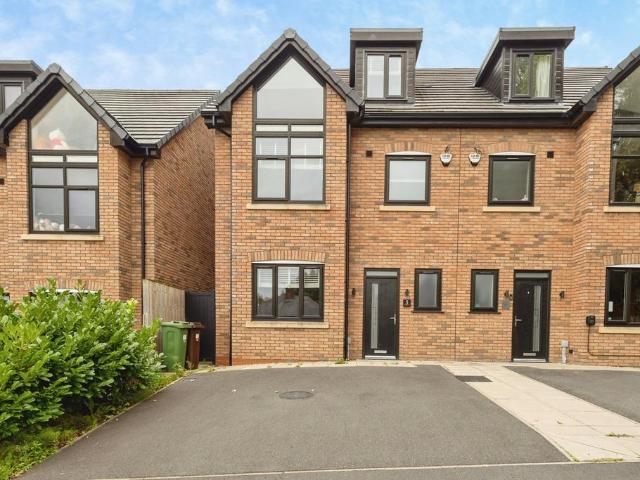 House for sale in Stalybridge, Tameside
