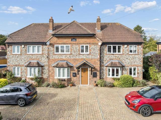 House for sale in Hughenden, Naphill