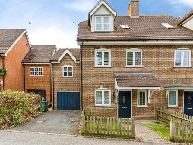 House for sale in Wickhurst Green, Horsham