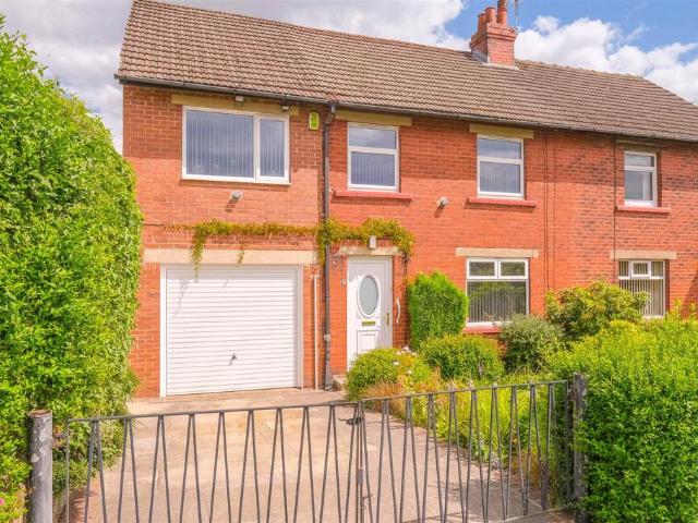 House for sale in Huddersfield, West Yorkshire