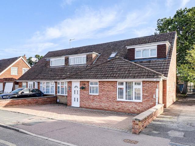 House for sale in Caddington, Central Bedfordshire