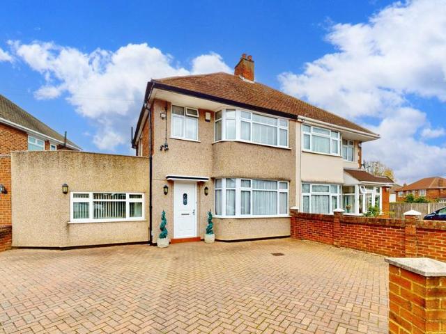 House for sale in Yeading, Greater London