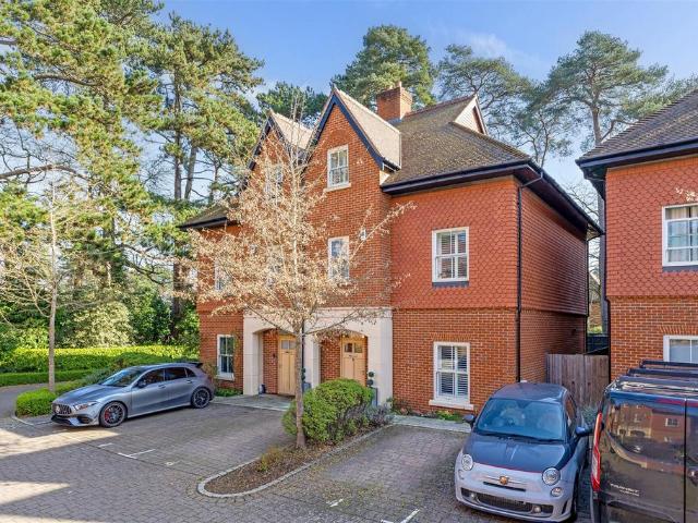 House for sale in Sunninghill and Ascot, South Ascot
