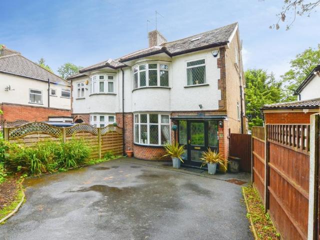 House for sale in Harrow Weald, Greater London