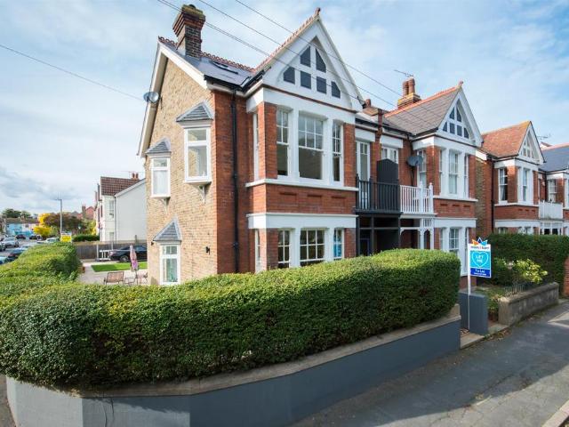 House for sale in Upton, Acol