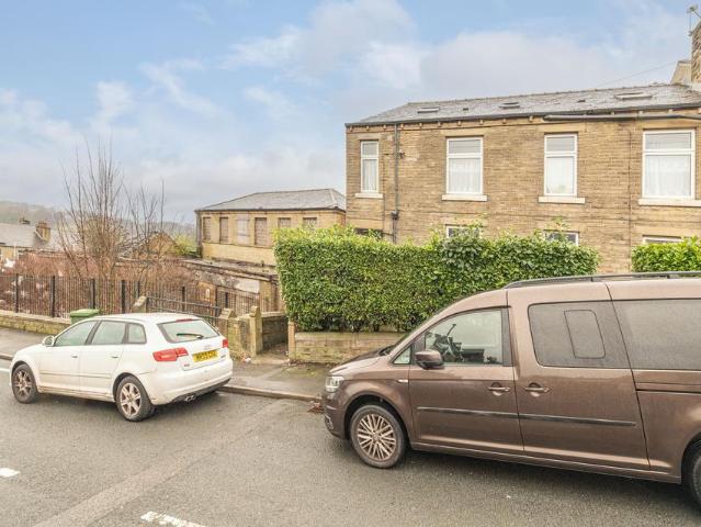 House for sale in Thornton Lodge, Huddersfield