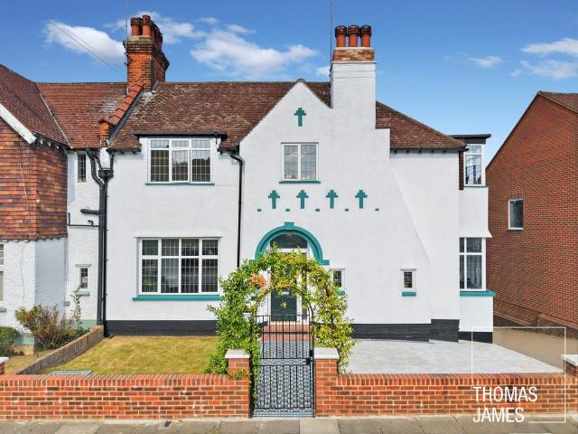 House for sale in East Barnet, Greater London
