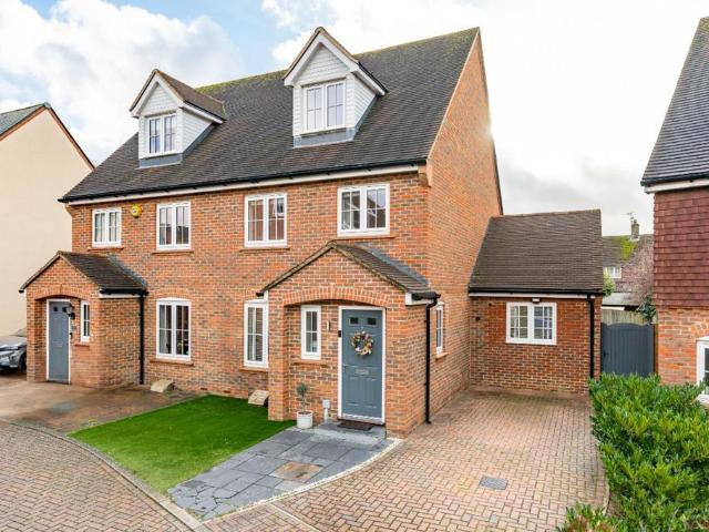 House for sale in Kings Hill, Colliers End