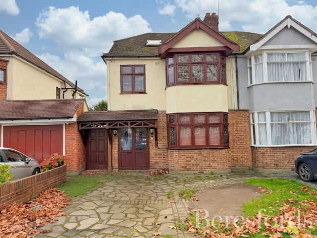 House for sale in Hornchurch, Greater London