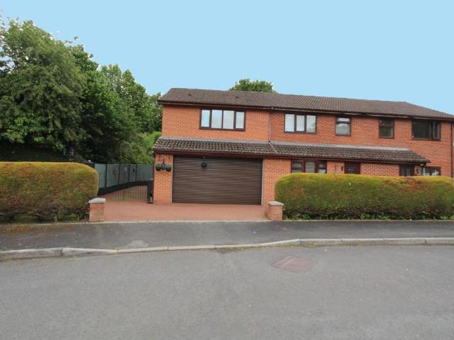 House for sale in Tanyfron, Wales
