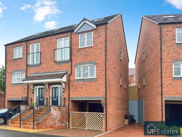 House for sale in Chilvers Coton, Camp Hill