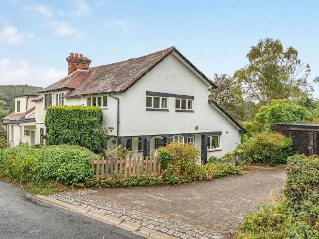 House for sale in Hillview, Surrey