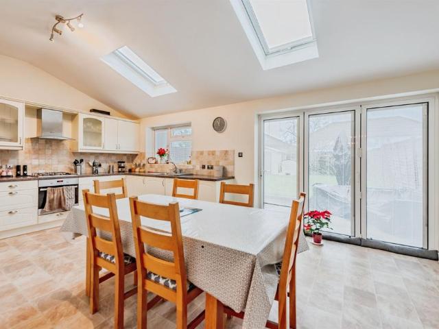 House for sale in Hillview, Surrey