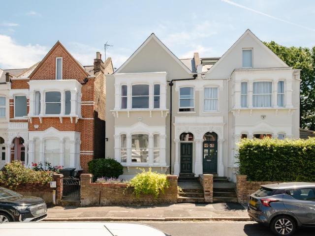 House for sale in Stroud Green, Greater London