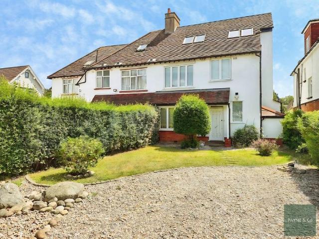 House for sale in Gants Hill, Greater London