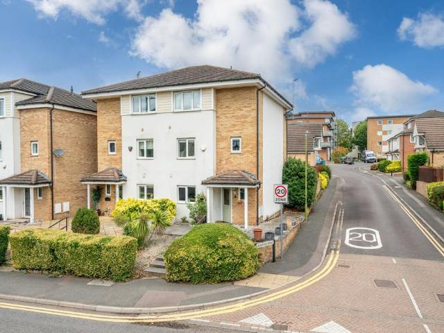 House for sale in Holywell Estate, North Watford