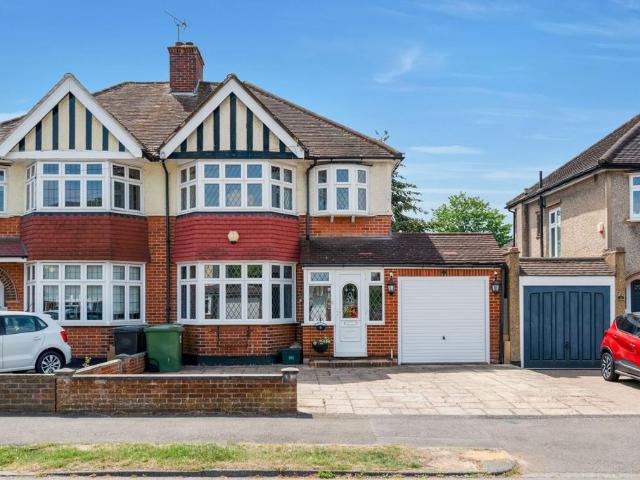 House for sale in Stoneleigh, Ewell