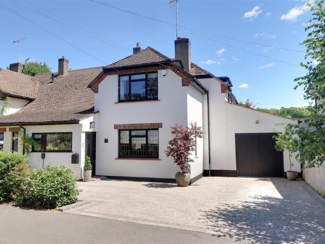 House for sale in Alton Barnes, Essex