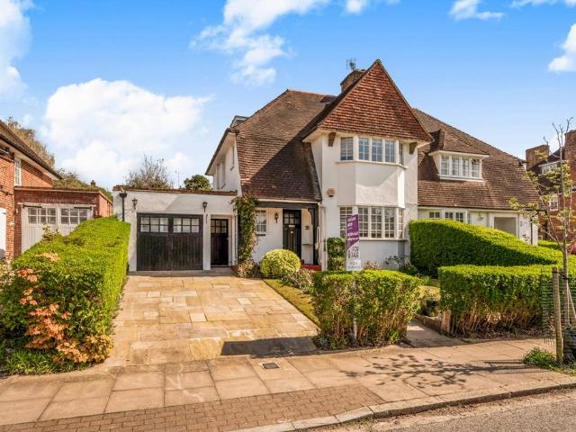 House for sale in Hampstead Garden Suburb, Greater London