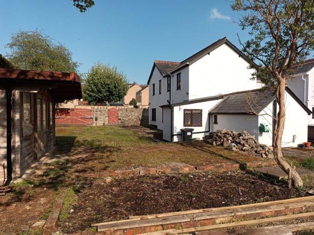 House for sale in Bromsberrow Heath, Gloucestershire