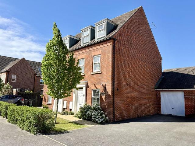 House for sale in Perryfields, West Sussex