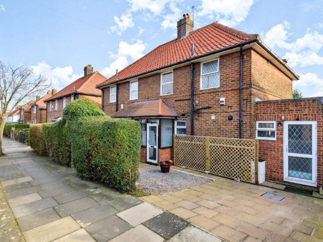 House for sale in London Borough of Ealing, Park Royal