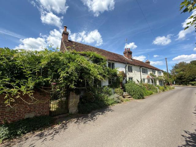 House for sale in Fole, Surrey