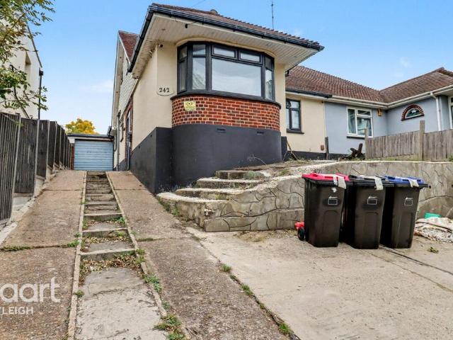 House for sale in Alton Barnes, Essex
