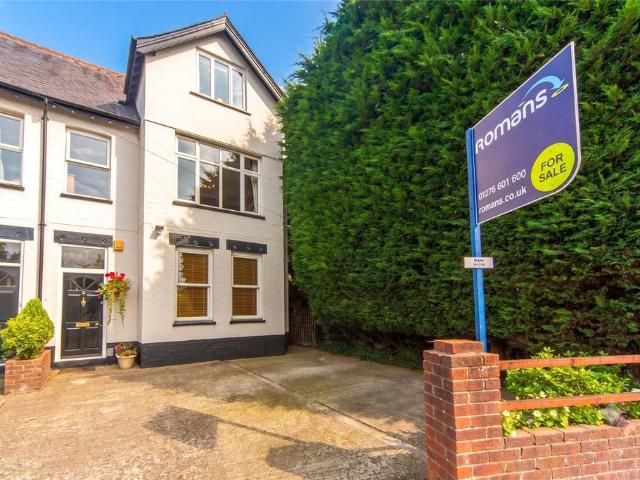 House for sale in Heol-las, Surrey