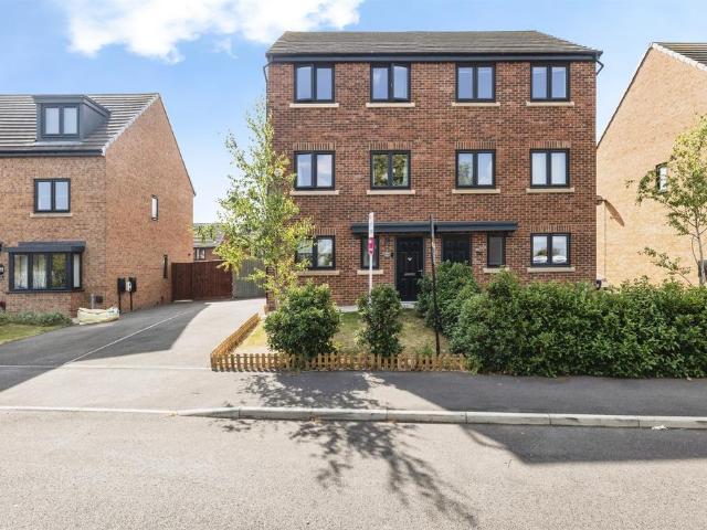 House for sale in Kinsley, West Yorkshire