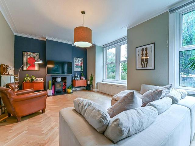 House for sale in London Borough of Lewisham, Cat Hill