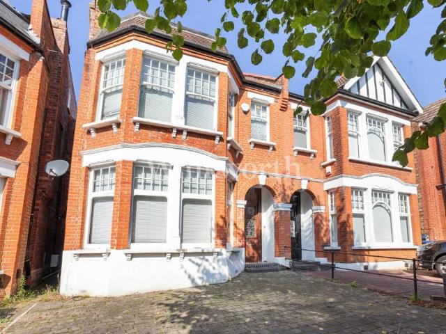 House for sale in Palmers Green, Greater London