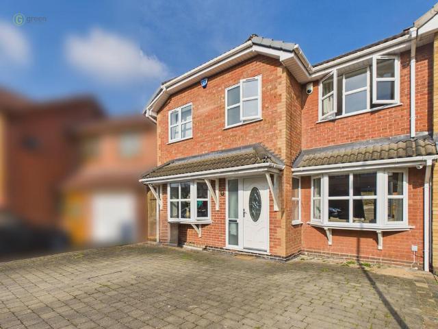 House for sale in Kettlebrook