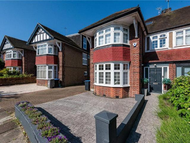 House for sale in Willesden Green, Greater London