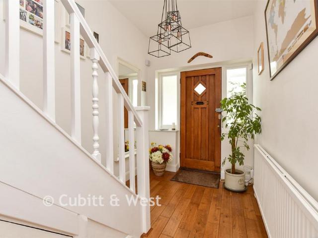 House for sale in London Borough of Croydon, Selsdon
